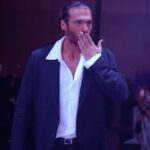 Can Yaman Instagram - ¡¡¡ Un viaje corto con pequeños pero preciosos gestos que marcan una gran diferencia con resultados sensacionales !!! La seconda tappa del Break the Wall tour 2024 è stata un tripudio di emozioni. Eravate tantissimi e il vostro calore, il sostegno e gli infiniti gesti di affetto che mi donate, sono la forza che smuove tutto. Grazie Barcellona ! La promessa è che tornerò presto, per rivedere i vostri sorrisi. Continuiamo assieme questo percorso bellissimo. Teniamoci la mano, passo dopo passo, per illuminare di speranza il futuro dei bimbi e dei giovani che aiutiamo. @canyamanforchildren 👣🫶🏿 Barcelona, Spain