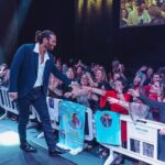 Can Yaman Instagram - ¡ Qué ilusión ! Barcelona 10.02.2024 🇪🇸 @canyamanforchildren 👣 Skyfall Barcelona