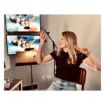 Cara Theobold Instagram - How many Tracer’s does it take to change a lightbulb?? Or something... . Happy Monday! (Is it Monday?) . This was a little while ago when we could still leave the house and getting dressed was necessary to go about your day - no idea what I’m doing in this photo but I had loads of fun filming with @gamespot chatting all things #Tracer and #Overwatch and recording at #LiquidViolet here in London 💫 London, United Kingdom