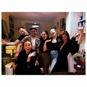 Cara Theobold Instagram - We made a film, we wrapped a film, we’re definitely delirious in these photos. Congratulations to @serpicleo1 and @maevademurger for being the writing/directing/producing/acting force that you are and for bringing together this incredible cast and crew 🔥

Watch. This. Space. #NobodyListensAnymore