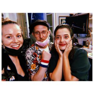 Cara Theobold Instagram - We made a film, we wrapped a film, we’re definitely delirious in these photos. Congratulations to @serpicleo1 and @maevademurger for being the writing/directing/producing/acting force that you are and for bringing together this incredible cast and crew 🔥

Watch. This. Space. #NobodyListensAnymore
