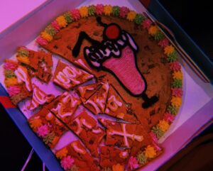 Cara Theobold Instagram - God I had a good birthday! ❤️🎳
Thank you to my spectacular friends for bringing their A game and to @samgswann for making all my cookie birthday cake dreams come true. No joke wanted one of them my entire life. 
Birthdaaaaaayyyyyyyyyyyy ✨✨✨✨✨✨✨✨