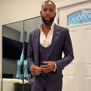 Carlos King Instagram - Honored to be HONORED with the Visionary in Television award by @sheenmagazine presented to me by @melodysholt who made me cry 😢 with her speech. Grateful and thankful 🙏🏽❤️ #lamh #lamdc #lamdt #bellecollective