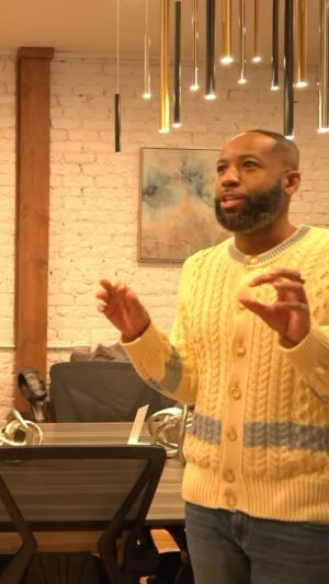 Carlos King Instagram - Give Mariah her MF’n flowers NOW! “Instead of a bag, I bought the building” 😳 FULL interview with @iluvmariah out now on my YouTube channel as she gives me a tour of her new studio and sits down to sip spill and our tea ☕️ #mariahhuq #married2med #realitywiththeking