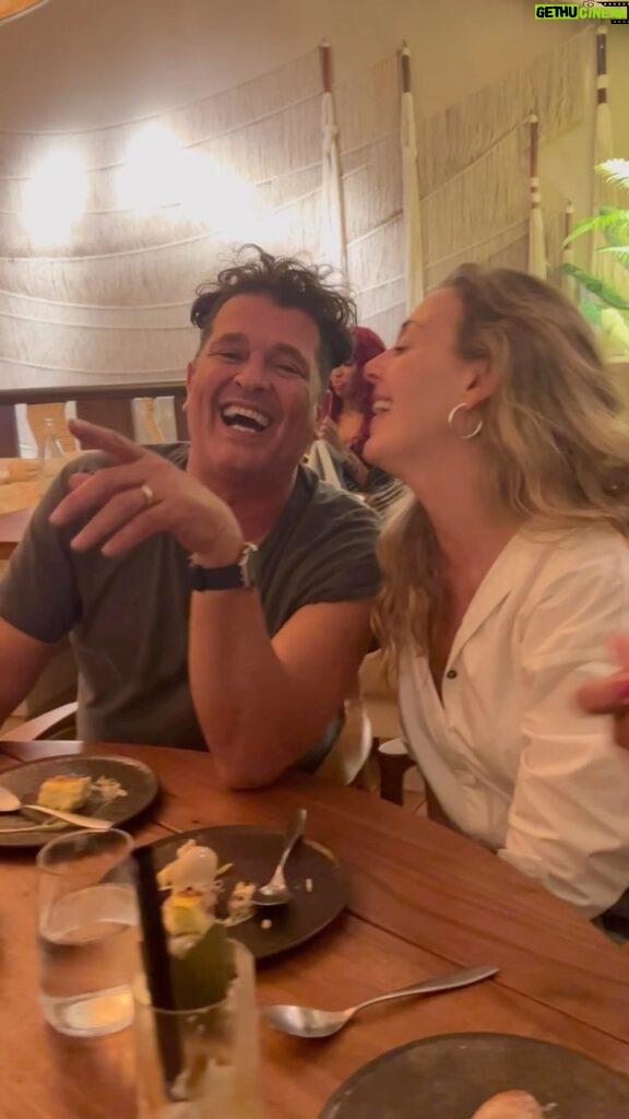 Carlos Vives Instagram - Nosotros en modo “Las Mujeres” 24/7❤️