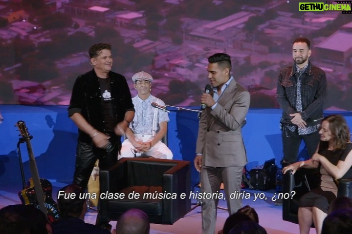 Carlos Vives Instagram - Mi semana en Madrid: 1. Estuvimos en la Conferencia CAF. Falca y Lore nos acompañaron, la felicidad❤️ @agendacaf 2. Bailé “La Bicicleta” con Pepa Bueno, que talento ja ja ja🚲 3. Falcao nos hizo llorar con sus palabras. Gracias por tanto @falcao 4. ¡Isa! Gracias por todo lo que haces con nuestra fundación @traslaperla todo ha valido la pena🤍 5. La Provincia y el Team Vives acompañándonos para nuestra masterclass “Del Guapa al Güepa” 🙌🏼 6. Me puse la pinta para encontrarme con El Rey 7. De promo en Madrid #LasMujeres 🕺🏻 8. Con La Presidenta de La Comunidad Autónoma de Madrid anunciando oficialmente nuestro concierto en La Puerta de Alcalá @isabeldiazayuso 9. Las calles de Madrid y El Tour de los 30 👏🏼 10. Las Mujeres es el nuevo #SuperDial en @cadena_dial 🔥 @juanes Que alegría venir a España 🇪🇸 ¡Nos vemos el 14 de Octubre! Madrid, España