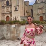 Carmen Villalobos Instagram - Mi orgullo es ser LATINA... De Mar y Cordillera... Ardiente cómo el fuego... Soy sangre de mi tierra...GRACIAS MEXICO 🇲🇽❤️ Hoy cerramos esta semana con un gran capítulo de #topchefvip2 desde la bella Oaxaca 😻😻😻😻 Los espero muy puntuales a las 7/6c por @telemundo M&H @normajaneid Stylist @jorge.malave @anaarango.col