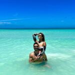 Carmen Villalobos Instagram - Son momentos como estos los que quiero seguir viviendo, compartir mi alegría y todo mi amor contigo mi vida es un placer, que no se acabe nunca 😍❤️ !!! Cómo siempre digo, por más momentos como estos 🍹🍸😍❤️Te amo !!! Gracias República Dominicana 🇩🇴 donde todo comenzó !!! 😍❤️😍 @cvillaloboss Dominican Republic