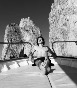 Carmine Buschini Instagram - Campania, 1 settembre 

La fine delle vacanze estive è un po’ come un vecchio film in bianco e nero: ti genera nostalgia ma ti registra una carrellata di ricordi fatti di luoghi e persone che porterai sempre con te. E voi siete pronti a ricominciare? 💪🏻 

Un abbraccio 💙