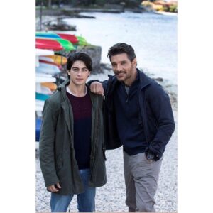 Carmine Buschini Instagram - Sono padre e figlio, ma sono anche amici, complici in tutto; questo perché quando la vita, a volte, ci porta via persone che amiamo, incomprensibilmente, poi ci regala qualcos'altro di prezioso. 
Pochi giorni e sarà il momento anche di questa storia, non vedo l'ora di condividerla con voi, un bacio a tutti! :) Photo by Assunta Servello 
#MentreEroVia