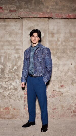 Carmine Buschini Instagram - Milano, 16 Gennaio 

Una giornata magica quella di ieri, piena di talento e d’ incontri; grazie di cuore @etro per l’ invito e tantissimi complimenti @marcodevincenzo per la nuova collezione, ne sono affascinato. 

Vi abbraccio forte tutti! 💙