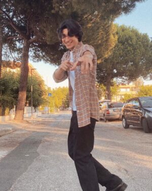 Carmine Buschini Instagram - Savignano sul Rubicone, 1 Luglio 

Ho sempre creduto che uno dei segreti per essere felici è non prendersi mai troppo sul serio: circondatevi di persone con cui poter essere autentici e che vi ricordino quanto è bello sentirsi liberi, lasciarsi andare e scompigliarsi ogni tanto. 

Ed a voi cosa fa sentire veramente liberi? 

Vi penso, un abbraccio 🧡