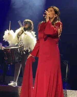 Carola Häggkvist Instagram - I lördags, då hände något. Frihet kom. Jag är fortfarande upprymd av den. Vi rörde vid varann .. och när såg jag en hoppandes publik på julkonsert? … TACK igen till alla som var där.