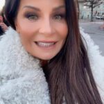 Carola Häggkvist Instagram - Kära ni, tack för all kärlek och support dessa dagar efter att hela ’4 faces året’ nu är klart! Känns lite overkligt. Jag har bla kollat in Scandinavium arena där min enda JULKONSERT kommer att äga rum i år! Ser fram emot en vacker och värdig final på året. Varmt välkomna på julkonserten här den 16 december. 🎄🎄🎄🎄♥️👯‍♀️🔛🥁 Stor och stämningsfull ensemble med orkester, barnsångare, gospel kör och en jätte-kör på 800 pers från Spångbergs! Missa inte detta tillfälle. Bilj via ticketmaster.se 👏🏼👏🏼👏🏼 Kram Carola. C #carolagospeljul #carolajulkonsert #carola #carolajul #carolapåscandinaviumarena #ticketmaster #jubelartistagency @scandinaviumarena @jubel.artistagency @p4goteborg @visit_goteborg @visitgoteborg3