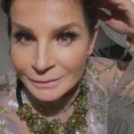 Carola Häggkvist Instagram - Oh HAPPY DAY! Alltså, - publiken, igen och den underbara atmosfären i arenan ikväll .. all ära till Gud måste jag ju ändå få ge och säga! 40 år senare och tacksamheten flödar. Mest för att Hans kärlek och nåd är trofast oavsett vad vi gått / går igenom i livet, så ser jag att Jesu närvaro och ledning är större än allt annat. Och det tillfredställer min själ och mitt hjärta mer än något annat. Frid och fred på insidan, glädje som når förbi rikedom och ära. Gemenskap och enhet som förenar oss i korsets dyrbara kraft och Jesu uppståndelse för alla människor som vill ta emot evighetens och trons gåva i Kristus. 🙌🏼 Vad kan vara större? Tack alla som kom å firade Livet med oss ikväll. Ödmjukt tacksam. Tack! 🎂🎶🕊️ @mr_charlieking @filadelfiaconventioncenter @filadelfiakyrkan @magnus_spangberg @ankispangberg @spangbergmagnus @fredrikarwidson @johnedeborg @gustafutbult @bjornmartensson1 @djmiaadam