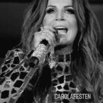 Carola Häggkvist Instagram - Jag är också sugen på mer sommar festivaler till -2024!! Bandets favorit låt och även min - ’Du försvinner i natten’ med lite sneak peak bilder från BION som kommer den 24:e nov på alla Filmstadens biografer från den stora Carolafesten jubileums konserten på Avicci arena i maj -23 🎶🎶🎶💃🏽💃🏽💃🏽🥁🎂🎂🎂🥁🥁🎶🔛 Lasse Holm, Andreas johnsson och Benjamin Ingrosso överraskade! Love C