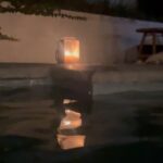 Carola Häggkvist Instagram - Kvällsdoppet! Go’kväll eller go’morron vänner. Älskar känslan av att vara i vatten, oavsett grader, nästan. Och med levande ljus på kvällskvisten … 🕯️🕯️( Den e inte stor poolen men den e söt! 🏖️ En ’splashpool’ även kallad. se bild nr 2.) Vatten är så livgivande och får mig att vara i nuet. Befriande och renande på alla sätt efter en kvällstur med bilen med lite ’egen tid’. Önskar dig nu en fridfull nattsömn. 🫶🏼 Miss C. #vänstertrafik #capetown #kvällsdopp #stjärnklart #godnatt Cape Town, South Africa