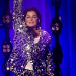Carola Häggkvist Instagram - Kära ni, tack för all kärlek och support dessa dagar efter att hela ’4 faces året’ nu är klart! Känns lite overkligt. Jag har bla kollat in Scandinavium arena där min enda JULKONSERT kommer att äga rum i år! Ser fram emot en vacker och värdig final på året. Varmt välkomna på julkonserten här den 16 december. 🎄🎄🎄🎄♥️👯‍♀️🔛🥁 Stor och stämningsfull ensemble med orkester, barnsångare, gospel kör och en jätte-kör på 800 pers från Spångbergs! Missa inte detta tillfälle. Bilj via ticketmaster.se 👏🏼👏🏼👏🏼 Kram Carola. C #carolagospeljul #carolajulkonsert #carola #carolajul #carolapåscandinaviumarena #ticketmaster #jubelartistagency @scandinaviumarena @jubel.artistagency @p4goteborg @visit_goteborg @visitgoteborg3