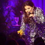 Carola Häggkvist Instagram - Kära ni, tack för all kärlek och support dessa dagar efter att hela ’4 faces året’ nu är klart! Känns lite overkligt. Jag har bla kollat in Scandinavium arena där min enda JULKONSERT kommer att äga rum i år! Ser fram emot en vacker och värdig final på året. Varmt välkomna på julkonserten här den 16 december. 🎄🎄🎄🎄♥️👯‍♀️🔛🥁 Stor och stämningsfull ensemble med orkester, barnsångare, gospel kör och en jätte-kör på 800 pers från Spångbergs! Missa inte detta tillfälle. Bilj via ticketmaster.se 👏🏼👏🏼👏🏼 Kram Carola. C #carolagospeljul #carolajulkonsert #carola #carolajul #carolapåscandinaviumarena #ticketmaster #jubelartistagency @scandinaviumarena @jubel.artistagency @p4goteborg @visit_goteborg @visitgoteborg3