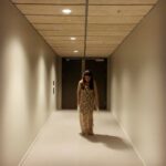 Carola Häggkvist Instagram - Klart att korset och Jesus ska bli synligt när vi är i kyrkan och ’ställer gospel skåp’ tillsammans med fullsatt publik, orkester & kör och sjunger älskade gospelsånger! Även Lina Sandells älskade psalmer som ’Blott en dag’ mfl. En helig premiär helg blev det, mitt i Allhelgona helgen! Kändes så fint och viktigt just nu. Tack till kära publiken, 👏🏼👏🏼👏🏼 💐 både Lör och sön slutsålt sedan länge! Tack till kören Örebro gospel och orkestern under ledning av Anki och Magnus Spångberg. Så glad att ’mina’ tonåringar Zoe & pojkvän Liam kom ner till Gtbg i helgen och gjorde Liseberg och såg på konserten igår!! ♥️♥️🙌🏼 Lite kul morsa hoppas jag ändå att Zoe tycker att hon har. Men det var nog mest natten i turné bussen upp till Sthlm nu som lockade mest! … 🚌🚌💨💨 🛣️ 🕶️👓🥾👠🧦🧢🧤🧣🧳👜💼👛🌂🎒🎒😁😂 Nu är de i skolan i tid. Jippey. Tack för en underbar helig helg på många vis. Tack till alla saints / helgon som gott före och och visat vägen. 😇 Tack för att ljuset och kärleken alltid kommer lysa starkare än mörkret. 🕯️ Mörkret kan inte ens lysa. Och kom ihåg, att ingen kan ta ifrån dig DITT EGNA VITTNESBÖRD, din historia och upplevelser med Gud! De är dina och du har rätt att dela med dig av dem till andras uppmuntran och glädje. Det bygger tro i dig, i mig och för vårt land. När det görs i kärlek. Amen. ( Ser fram emot mina 2 kommande helger på gospel turnén nu, i Jönköping och i Sthlm Stora nya Filadelfia kyrkan. Få beröra människors hjärtan på djupet med tro och kallelser för sina liv. Framtidstro. Finns det något viktigare nu? 🕊️ Carola