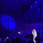 Carola Häggkvist Instagram - Klart att korset och Jesus ska bli synligt när vi är i kyrkan och ’ställer gospel skåp’ tillsammans med fullsatt publik, orkester & kör och sjunger älskade gospelsånger! Även Lina Sandells älskade psalmer som ’Blott en dag’ mfl. En helig premiär helg blev det, mitt i Allhelgona helgen! Kändes så fint och viktigt just nu. Tack till kära publiken, 👏🏼👏🏼👏🏼 💐 både Lör och sön slutsålt sedan länge! Tack till kören Örebro gospel och orkestern under ledning av Anki och Magnus Spångberg. Så glad att ’mina’ tonåringar Zoe & pojkvän Liam kom ner till Gtbg i helgen och gjorde Liseberg och såg på konserten igår!! ♥️♥️🙌🏼 Lite kul morsa hoppas jag ändå att Zoe tycker att hon har. Men det var nog mest natten i turné bussen upp till Sthlm nu som lockade mest! … 🚌🚌💨💨 🛣️ 🕶️👓🥾👠🧦🧢🧤🧣🧳👜💼👛🌂🎒🎒😁😂 Nu är de i skolan i tid. Jippey. Tack för en underbar helig helg på många vis. Tack till alla saints / helgon som gott före och och visat vägen. 😇 Tack för att ljuset och kärleken alltid kommer lysa starkare än mörkret. 🕯️ Mörkret kan inte ens lysa. Och kom ihåg, att ingen kan ta ifrån dig DITT EGNA VITTNESBÖRD, din historia och upplevelser med Gud! De är dina och du har rätt att dela med dig av dem till andras uppmuntran och glädje. Det bygger tro i dig, i mig och för vårt land. När det görs i kärlek. Amen. ( Ser fram emot mina 2 kommande helger på gospel turnén nu, i Jönköping och i Sthlm Stora nya Filadelfia kyrkan. Få beröra människors hjärtan på djupet med tro och kallelser för sina liv. Framtidstro. Finns det något viktigare nu? 🕊️ Carola