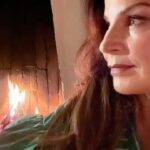 Carola Häggkvist Instagram - Looking into the fire.. vad skulle vi vara utan elden och värmen? Nu ber vi för fred på vår jord och frid i våra hjärtan. Tacksam över lugnet här i Borgafjäll, naturen, människorna jag mött både på det genuina hotellet och på livshandeln med 1 bensin pump. Love it. God jul kära vänner! Ta hand om varann och dig själv. Du är så värdefull. Ditt liv har en mening, i det lilla och i det stora ’pusslet.’ #godjul #borgafjällhotell #eld #värme #återhämtning #middag #familjetid FANTASTISK meny och kök på hotellet i Borgafjäll!! Är du i närheten så anbefalles julbord och à la cart i mellandagarna. Vi är såå nöjda, över nöjda! #fantastiskmat @borgafjallhotell Borgafjäll, Västerbottens Län, Sweden