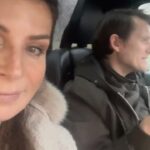 Carola Häggkvist Instagram - VILKET MIRAKEL! Wow. Nära vän till Måns Z berättar för mig. ( Sätt på högsta volym! ) En läkarvikare på 80-talet frågar Mickes föräldrar om de provat med musik för att få sin 2 åriga son att vakna ur koman som han legat i, i 2 månader.. då sätter de på låten ’Mickey’ med mig och Micke ( nu vid ratten ) VAKNAR UPP och varit frisk sedan dess! Hur starkt och underbart. TÄNK vad musik kan göra och är en livlina för många människor. Har hört fler liknande berättelser som är lika livsförvandlande.. på riktigt. Tänk att jag fick reda på detta då jag sitter på ett kaffe-ställe på Centralen, efter mitt allra sista sång gig för året och bara njuter av lite extra marginal-tid medan väntar på väninnan som ska komma in med tåg. Då kommer Micke fram och hejar på mig då vi satt bredvid varann på Måns Zelmerlöws bröllop… och så erbjöd han mig & min väninna skjuts till nästa destination. med allt mitt bagage osv. Sådär härligt som kan hända i juletid när vi ger lite luft för oanade möten .. älskar’t!! Och så får vi höra detta fantastiska mirakel till livshistoria! Tack Micke att du berättade och att jag fick dela din berättelse med mina underbara följare! Hälsa familjen och GOD JUL. ♥️🎄♥️🎄 #vaknadeurkoman #mickey #micke #mirakel #musikmirakel #tack #läkarvikarie #dontgoveup