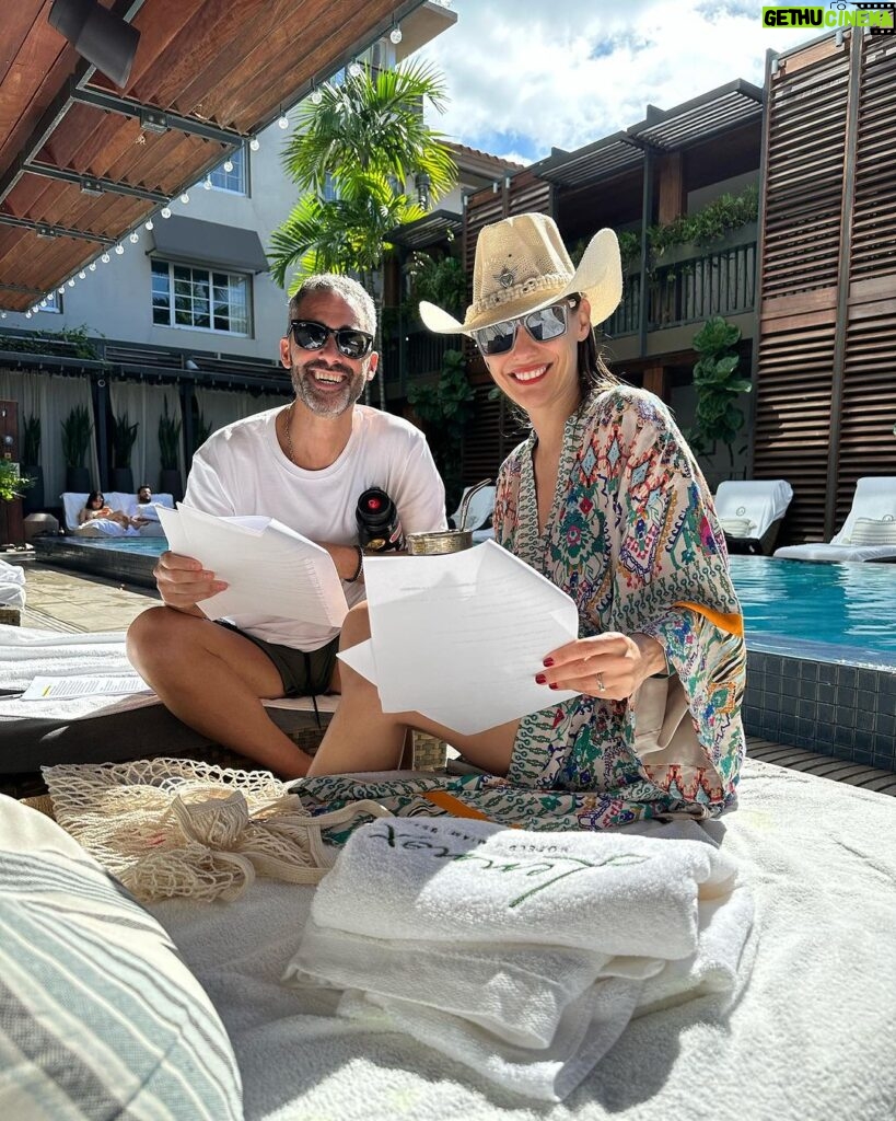 Carolina Ardohain Instagram - Ya estamos listos para los @martinfierrolatinomiami ! Acá con @polloalvarez haciendo la pasada para esta noche. 🧉💦🏆 @lennoxhotelmiamibeach Lennox Hotels Miami Beach
