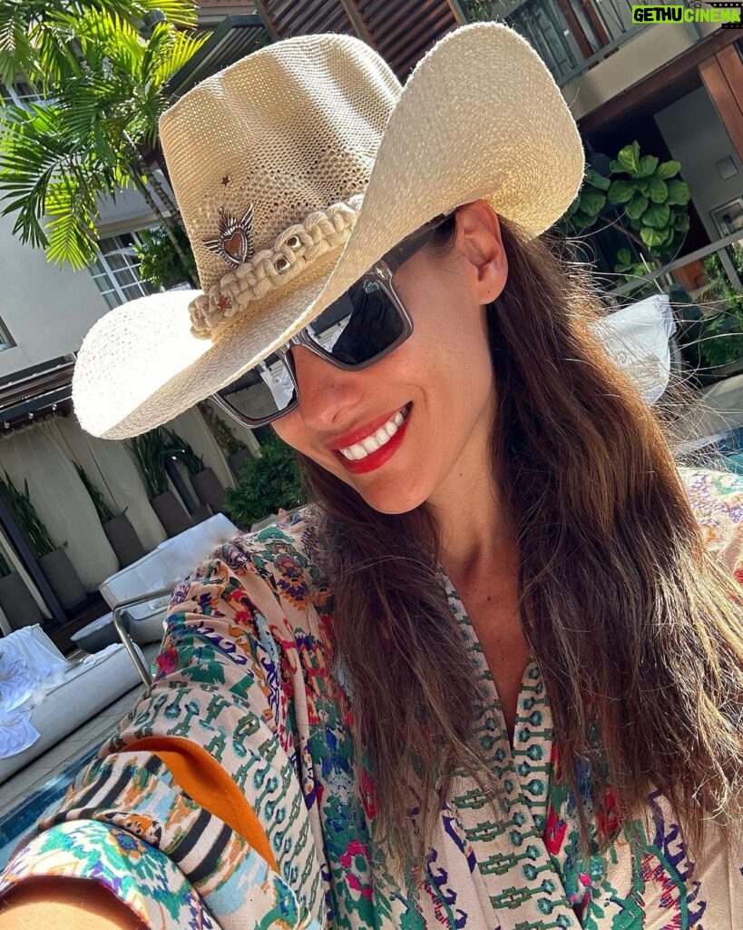Carolina Ardohain Instagram - 👙💦 @sweetlady_ok @infinitbypampita @paz.hats @lennoxhotelmiamibeach Lennox Hotels Miami Beach