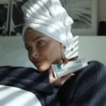 Caroline Receveur Instagram - Comfort in a tube 🩵 Vous le savez les produits @larocheposay m’accompagnent depuis des années et le Baume Cicaplast B5+ a encore une fois sauvé ma peau particulièrement fragilisée ces derniers mois. C’est LE soin réparateur à avoir chez soi, pour toute la famille 🫶🏼 #larocheposay #skincare #cicaplastbaumeb5+
