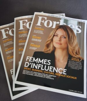 Caroline Receveur Instagram - OMG ! 🙈🙏🏻❤️
Je n’ai même pas les mots pour exprimer à quel point je suis touchée, émue et reconnaissante d’avoir été choisie par le magazine Forbes pour illustrer ce nouveau numéro mais aussi et surtout d’être la 1ère femme en couverture de @forbes_fr.
Un grand merci à @dbusso Directeur de la publication de m’avoir fait confiance et offert une place de choix dans son magazine.
Enfin un immense MERCI À VOUS! 
Je réalise aujourd’hui un rêve qui me semblait inaccessible lorsque j’ai lancé ma première société en 2012 à 24ans.
Je n’ai jamais été approchée pour faire une quelconque couverture de magazine en tant qu’entrepreneur, influenceur ou encore mannequin et c’est tant mieux! Aujourd’hui je réalise ma toute première couverture pour LE plus grand magazine à mes yeux.
Comme quoi, tout a un sens même si cela peut prendre plusieurs années avant de le réaliser.
Ne lâchez jamais rien, soyez vrai, et écoutez votre coeur 👊🏻💥