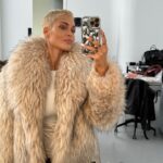 Caroline Receveur Instagram - Back ❤️‍🔥 8 mois sans shooter, sans savoir comment je me sentirai à nouveau devant l’objectif, sans savoir comment j’allais apprivoiser ce nouveau look et … j’ai adoré 🥹 Je n’ai plus à me cacher derrière mes longs cheveux ou ma frange. Je n’ai plus peur, au contraire, je ne me suis jamais sentie aussi puissante. Cette traversée du tunnel était intense mais je prends cette étape de ma vie comme un véritable cadeau de l’univers pour me (re)trouver enfin et (re)naitre 💫 Dubai Design District