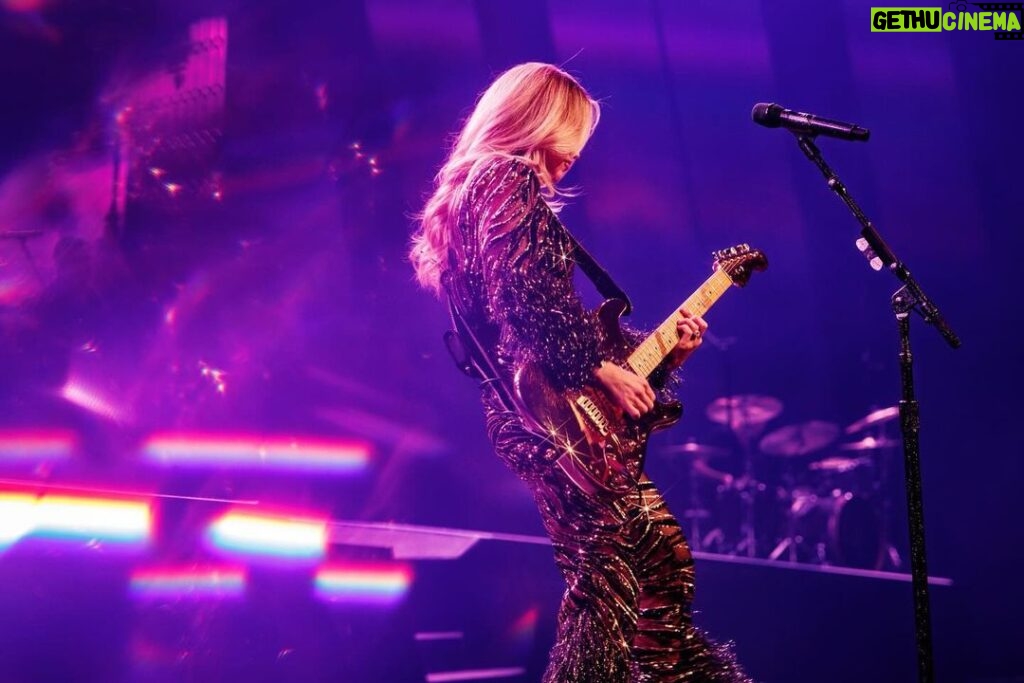 Carrie Underwood Instagram - Some fun photos from the show last night! Only 2 more left this year! Time flies when you’re having fun. #Reflection @resortsworldlv #Vegas 📸: @jeffjohnsonimages