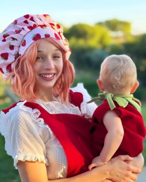 Carson Meyer Instagram - 🍓🍰