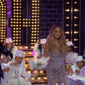 Casey Patterson Instagram - TONIGHT!!!!!! 👏🏻👏🏻👏🏻👏🏻👏🏻👏🏻 Making content, celebrating music and artists is a privilege... Doing it with your friends is winning at life! 
Let’s get it tonight @lipsyncbattle Fam!🙌🏼 💋 Thank you for gracing us MC🦋🥂 we had so much fun with this one ❤️ @darrencriss @jermainedupri @mariahcarey #lipsyncbattle Tonight @9p/8c @llcoolj @chrissyteigen #mariahcarey #darrencriss @danielle.flora