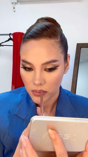 Catriona Gray Instagram - Miss Independent ❤️ did my own glam for @missuniverse and super proud of how it came out. Thank you @jellyeugenio and @paulnebres for the approval 🫶🏽 bahahaha

@cetaphilbrighthealthyradiance toner and brightening perfecting serum #radianceroutine
@strokescosmetics silk kiss 
@milk hydro grip primer
@myraphilippines vitamins
@maccosmeticsph studio radiance foundation
@diorbeauty forever skin correct concealer
@lauramercier translucent powder 
@makeupbymario sculpt stick
@diorbeauty face powder
@sunniesface eye stick in teddy
@makeupforever aqua resist liner in graphite
@issyandcompany eyeshadow in trench, night and carob
@rarebeauty eye stick
@shiseido liquid liner 
@aztkcosmetics eye shimmers
@kissmephilippines curl keep mascara base and super waterproof in black 
@strokescosmetics brow pen
@in2itph brow trio
@issyandcompany contour in storm, bronzer in pyre 
@patrickta she’s sincere blush
@faboulash lashes
@paulashphilippines glue
@makeupbymario skin transformer 
@makeupforever ultra hd powder
@diorbeauty highlighter quad 
@hudabeauty lip liner in terracotta, Demi matte lip in feminist
🫶🏽 
Yes it’s a lot but it’s for mizzzz univerzzzzzz