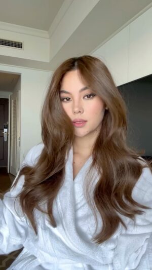 Catriona Gray Instagram - GRWM: for a jewelry event in Japan 💎🫶🏽

@charlottetilbury air brush flawless setting spray
@milkmakeup hydro grip primer
@diorbeauty forever skin correct 
@strokescosmetics crush blush in charmed
@lauramercier translucent powder
@diorbeauty backstage powder
@makeupbymario soft sculpt skin enhancer
@diorbeauty rosy glow in cherry
@issyandcompany eye palette
@strokescosmetics brow painter 
@shiseido arch liner ink
@in2itph brow trio
@kissmephilippines mascara 
@benefitcosmetics brow liner
@paulashph glue 
@makeupforever lip liner 
@diorbeauty lipstick in 412
@sunniesface in hot sauce 
🎀