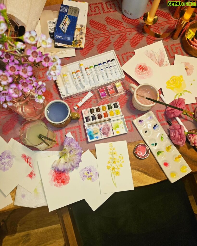 Catriona Gray Instagram - My favorite type of mess 🌸🌼🌹🎨🖌