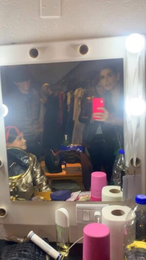 Cecilia Milone Instagram - ¡Qué se sepa! Cosas de “Minas”
@damianmahler @magalisaisi @dracula.elmusical @angelmahlerok #DelfiMahler ❤️