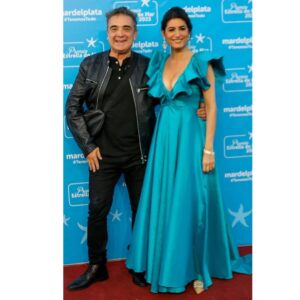 Cecilia Milone Instagram - @artazanito y yo ❤️🌊
Me peinó @evangelina_targiano_estilista
y mi vestido fue una creación de
@adriancaballeroaltacostura 👗