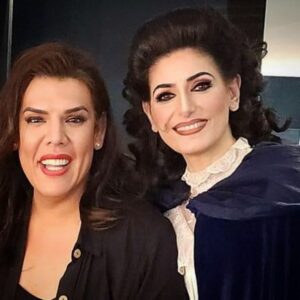 Cecilia Milone Instagram - Así, con mi vestuario histórico de #Drácula te agradezco con todo mi corazón tu compañía de estos días, @costaokis 
Fuiste chofera, asistente, mandadera, pero sobre todo, AMIGA.
Nos sostuviste el alma, a mí y a #Mina 
TE ADORO POR TODA LA ETERNIDAD, y un poco más. ❤️