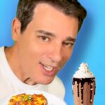 Celso Portiolli Instagram - E pra você, o que cairia bem hoje? Milkshake com os amigos ou lasanha com a família? 🥛😋 A gente sabe que isso nem sempre cai bem para os intolerantes à lactose. Mas, com Lactobem, O Leite cai bem! Um suplemento alimentar em comprimidos mastigáveis que contém lactase 10.000 FCC/ALU, além de ser livre de glúten e açúcar, e sem sabor. Mais um produto com a qualidade Catarinense Pharma!