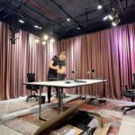 Celso Portiolli Instagram - Montando a parte de áudio do novo estudio da filha e da sobrinha. @podcmais 🙏