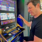 Celso Portiolli Instagram - Joguei no caça níquel em Las Vegas. VEJA QUANTO EU PERDI. 🥲😞😟