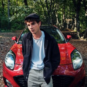 Cemrehan Karakaş Instagram - Sizce Ford Puma’ya yaslanmış ne düşünüyor olabilirim? #FordPuma #GeleceğiBugündenYaşa #işbirliği @fordturkiye