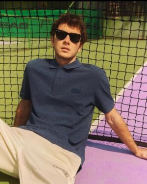Cemrehan Karakaş Instagram - -Lacoste klasikleşmiş Polo t-shirtlerinin atık malzemelerini yeniden hayata döndürerek* ; yeni loop poloyu yaratıyor...
#DurableElegance
#LoopPolo
@lacoste

-Bu polo geri dönüştürülmüş atık malzemelerden üretilmiştir.
#DurableElegance
#LoopPolo
@lacoste