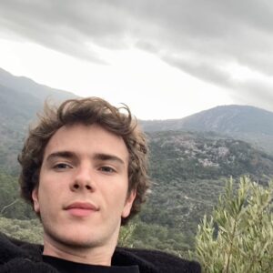 Cemrehan Karakaş Instagram - 1 kirli sakal 
2 No sakal
3 Dönem dizisi arayışı sakal 

Kafam cok karışık en cok oy alan tipimle  hayatıma devam ederek zamandan tasarruf etmeyi planlıyorum tşk