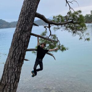 Cemrehan Karakaş Instagram - Cemre yola düştü 🏕⛰🌲
