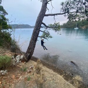 Cemrehan Karakaş Instagram - Cemre yola düştü 🏕⛰🌲