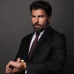Cenk Torun Instagram - 2022 ye ne kadar kaldı. Hepinize mutlu, huzurlu, sağlıklı, bol kazançlı bir yıl dilerim.